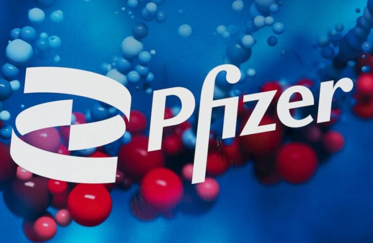 Pfizer agrees to let other companies make its COVID-19 pill