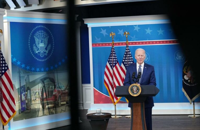 Inside the White House’s thorny response to the Omicron variant