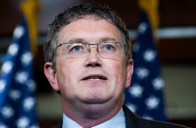 Opinion: What Rep. Massie’s Christmas photo says about today’s GOP