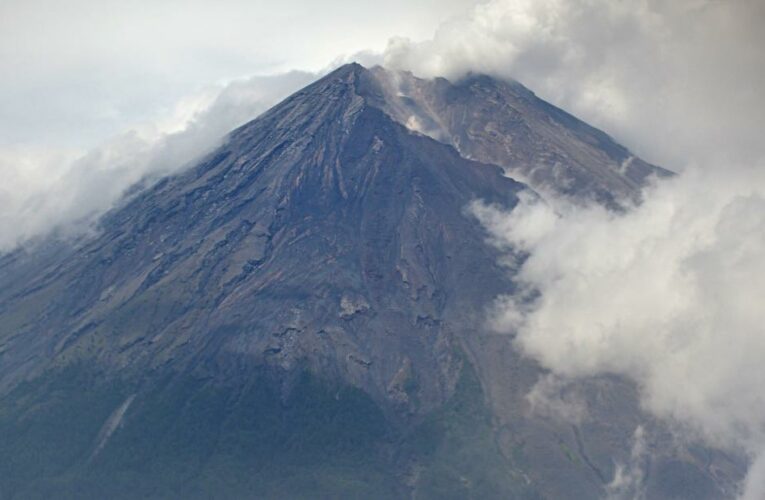 Volcanologists believe ‘dome avalanche’ triggered the eruption. It could happen more