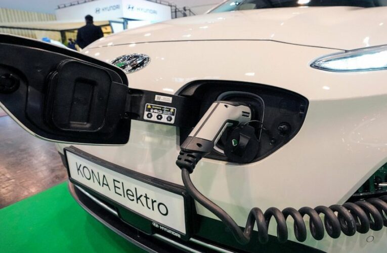 New German government to revamp incentives for electric cars