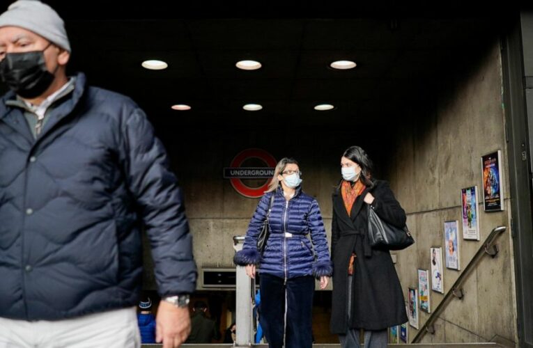 UK scientists urge more restrictions to fight omicron surge