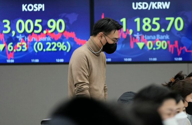 World stocks mixed in quiet end of year trading