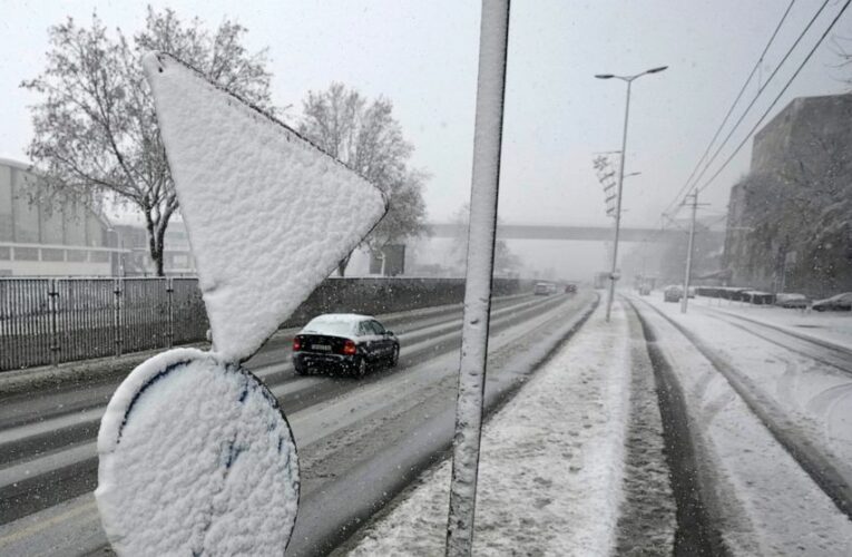 Heavy snowfall wreaks havoc in Serbia and much of Balkans
