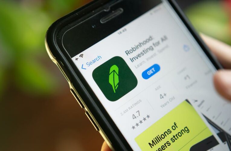 Robinhood and Coinbase shares fall to their lowest levels ever