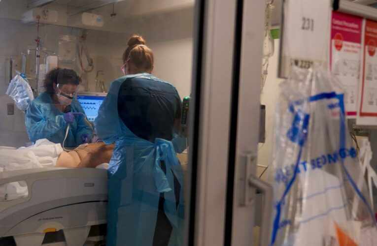 Omicron is ‘extraordinarily contagious,’ an expert says. Now, even a quick, transient encounter can lead to an infection.