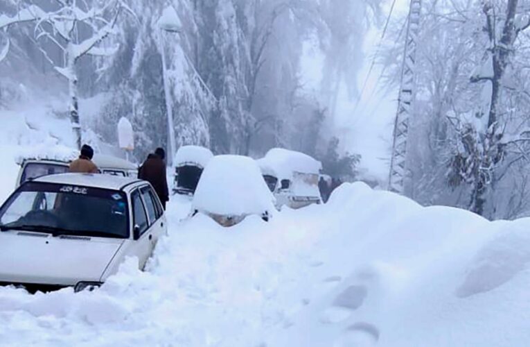 Snowstorm kills at least 21 tourists at Pakistani resort