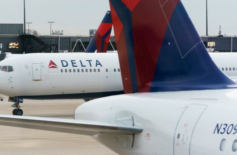 Delta posts a profit but warns Omicron will mean a loss this quarter