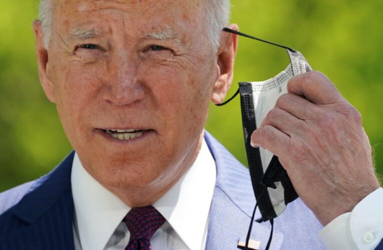 White House says Americans will be able to get three free masks per person