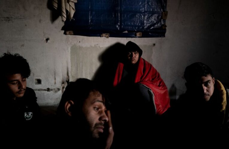 Migrants at Hungary border become part of election campaign