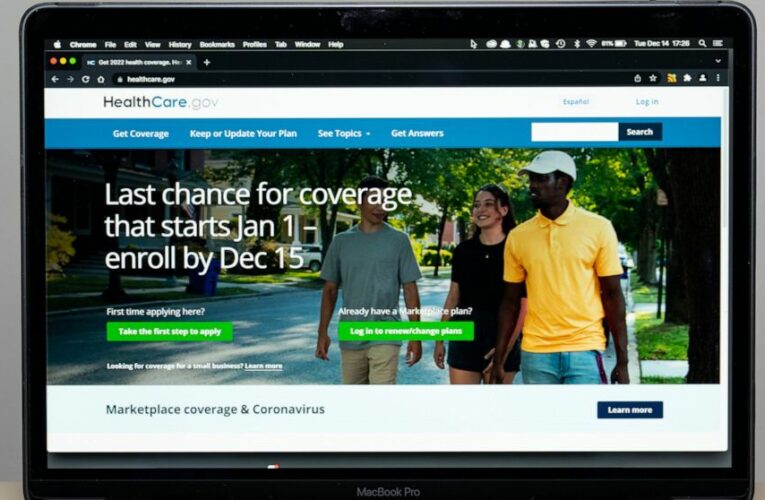 As omicron surges, HealthCare.gov sign-up deadline arrives