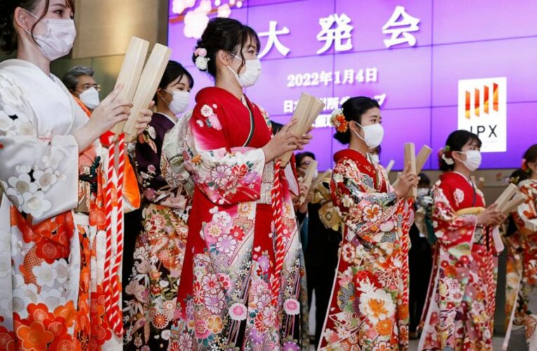 Asian shares mixed, oil gains after rally on Wall Street