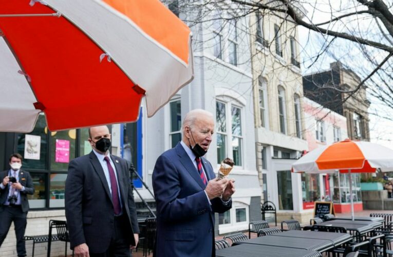 To highlight economic growth, Biden goes shopping for gifts