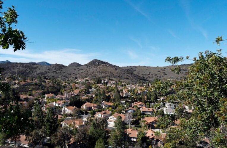 Celeb-heavy Los Angeles suburb gets tough on water wasters