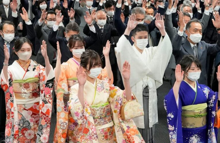 Asian shares mostly fall as tech stocks slump on Wall Street