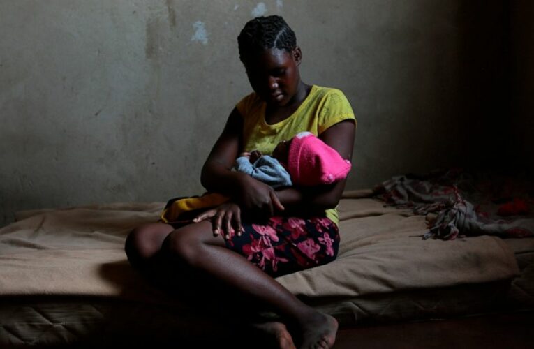 With more girls pregnant, Zimbabwe pushes a return to school