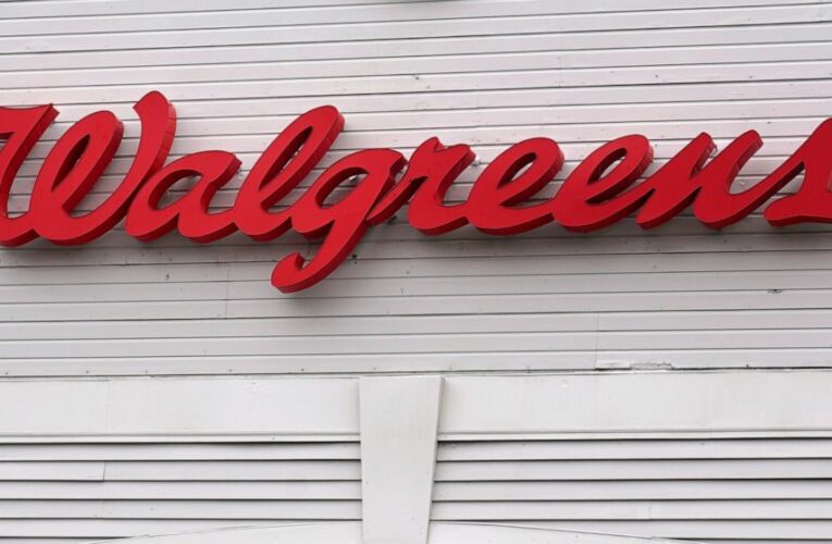 Vaccinations, tests give Walgreens a fiscal 1Q sales jolt