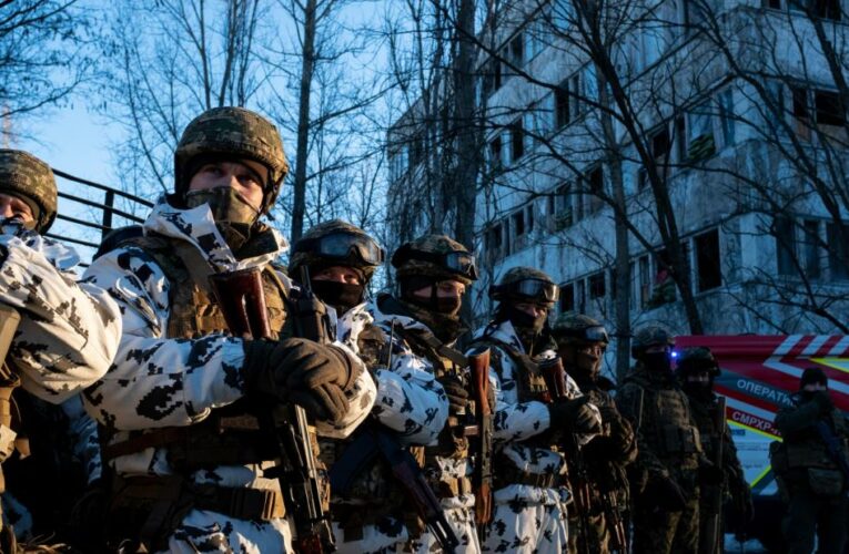 CNN on the ground as Ukrainian forces prepare for armed clash