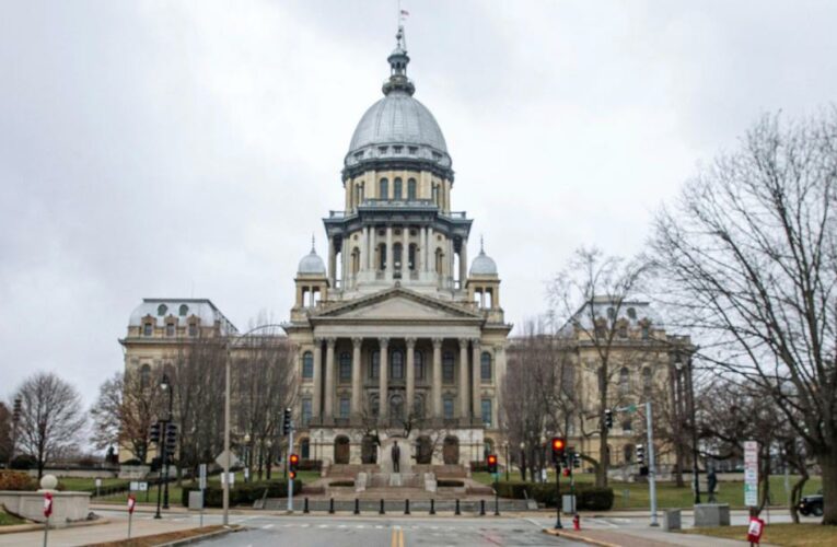 Illinois House Democrats vote to remove unmasked Republicans from state chamber