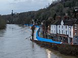 Heavy rain set to lash UK over next TWO DAYS risks further flooding along River Severn