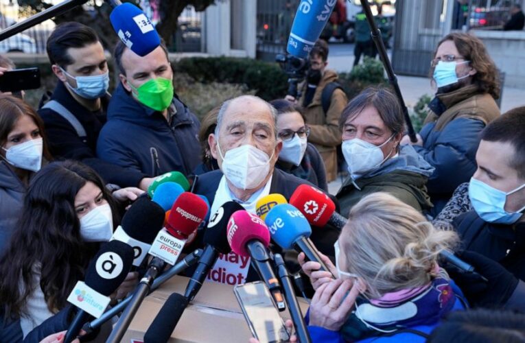 Spanish retiree fights digital bank divide, seeks human help