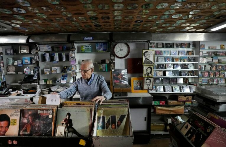 Once Lebanon’s center of glamor, Hamra Street goes dark