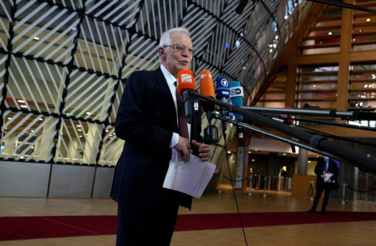 EU mulls ways to stop the possible breakup of Bosnia