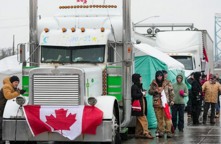 Canada border blockade clearing peacefully as police move in