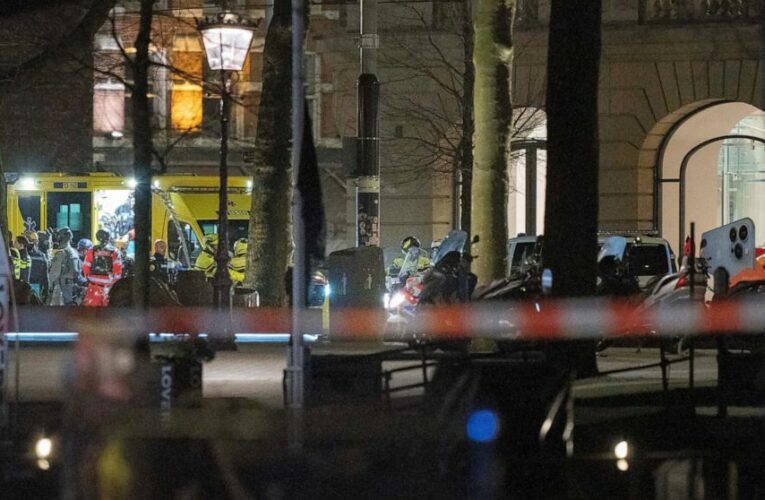 Amsterdam Apple shop hostage-taker sought 200M-euro ransom