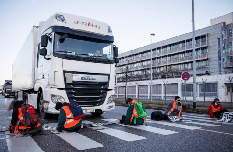 Climate activists try to block access to 3 German airports