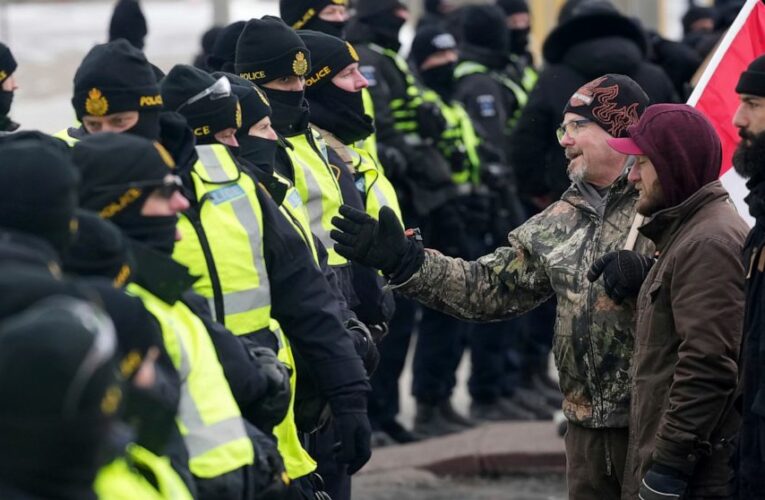 Canada border blockade clearing peacefully as police move in