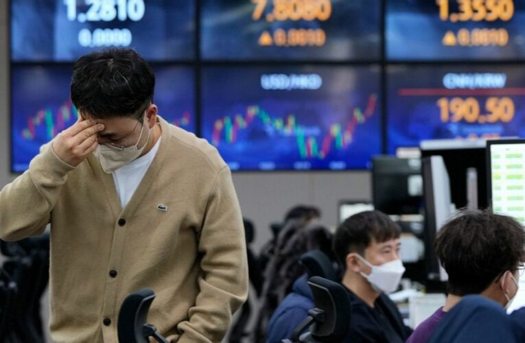 World shares up, US futures sink as Russia moves toward Kyiv