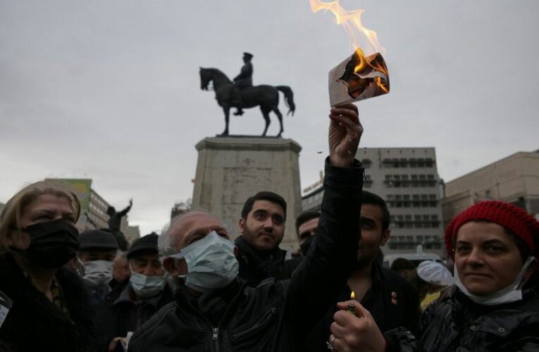 Turkey lowers taxes on basic foods to fight high inflation