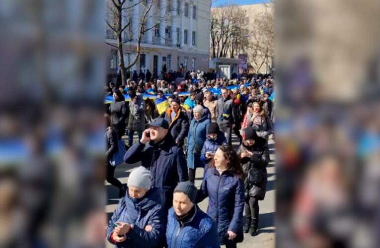 Russia is trying to install pro-Kremlin officials in occupied cities, but Ukrainians are fighting back