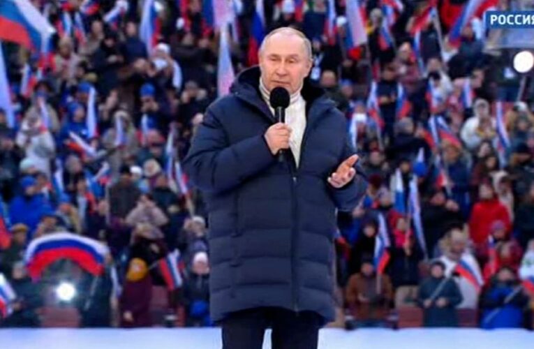 Hear what Putin told large crowd amid invasion