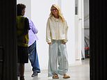 Shane Warne death: Family gather as cricket legend’s body arrives in Australia