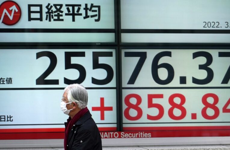 Stocks slump on Wall Street as oil, inflation worries rise