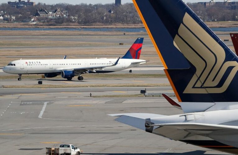 US will give airlines a break on takeoff rights in NYC, DC