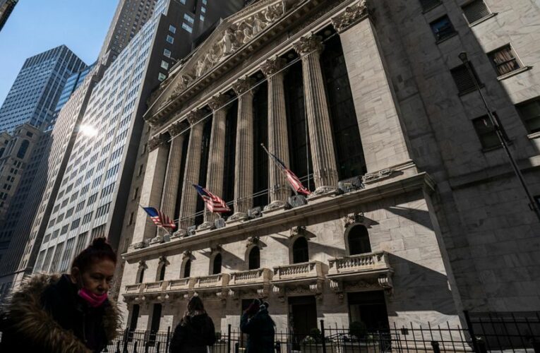 Stocks rally on Wall Street as oil prices keep falling