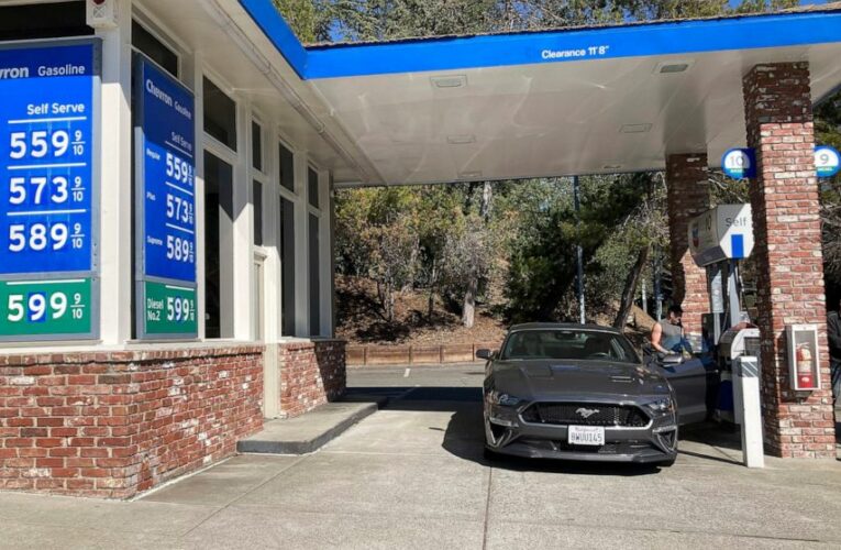 Gas tops $4 per gallon average, 1st time since 2008