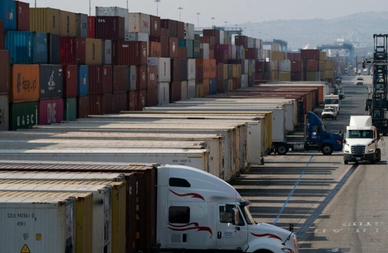 Fewer Americans file for jobless claims last week