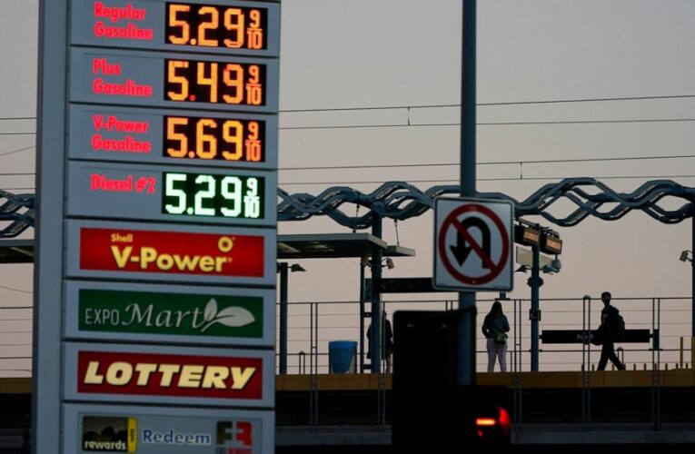 EXPLAINER: What would happen if the US banned Russian oil?