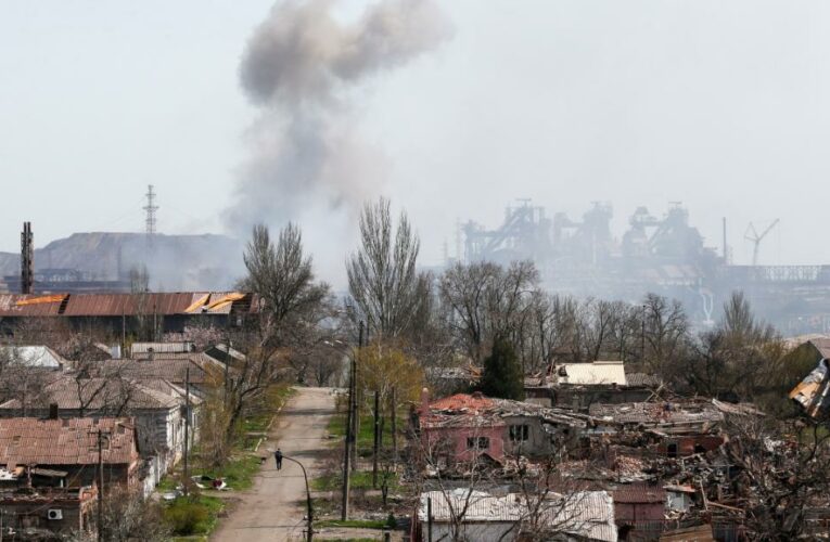 Mariupol: Defenders dig in for last stand as Russia threatens to ‘filter’ out men