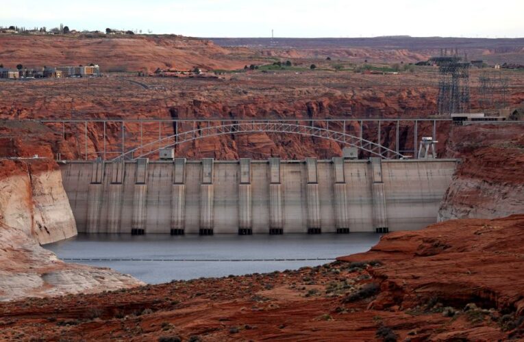 The US’ second-largest reservoir is drying up. The situation is critical: preserve water or generate electricity.