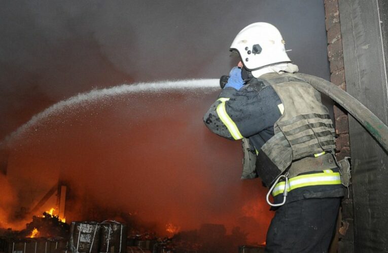 Live Updates | Biden OKs $800M in military aid to Ukraine