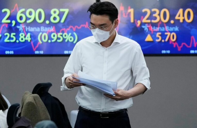 Asian shares sink as China says 1Q growth at 4.8%