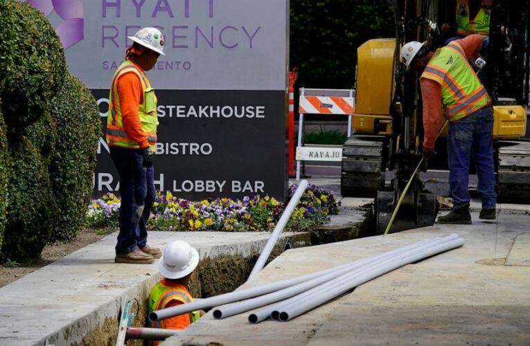 California will keep workplace pandemic rules through 2022