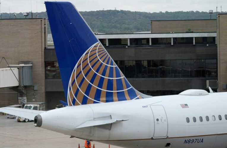 United Airlines loses $1.4B in 1Q, but expects profit in 2Q