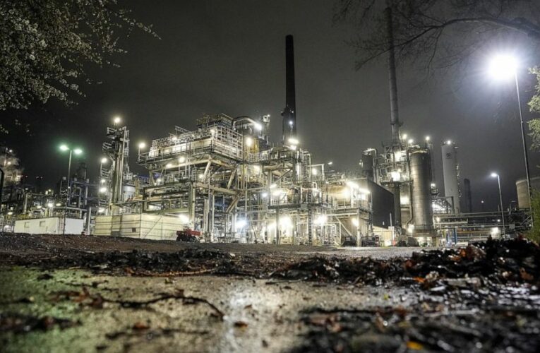 Europe set to ban Russian coal, but struggles on oil and gas