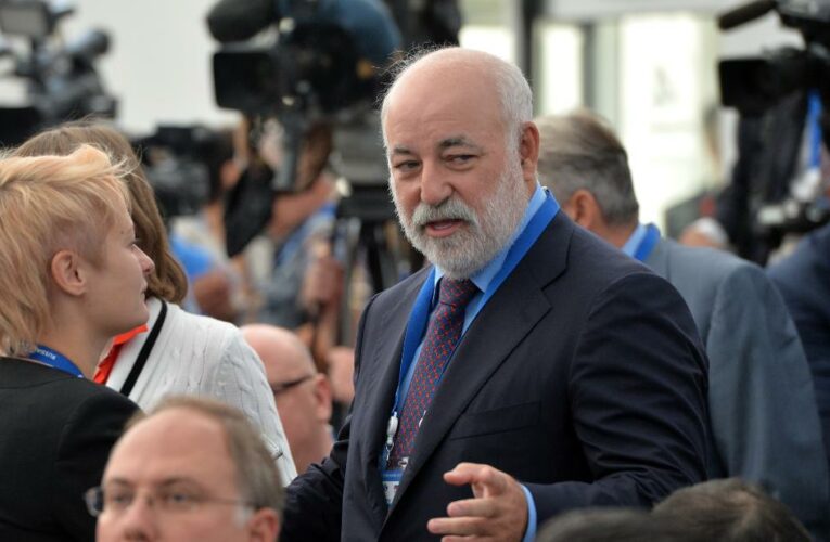 Moscow-linked billionaires have given huge sums of money to West’s leading educational and cultural institutions. Experts call it “reputation laundering.”